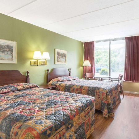 Super 8 By Wyndham Kingsport /I-81 Motel Exterior photo