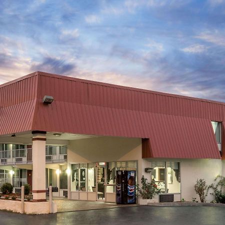 Super 8 By Wyndham Kingsport /I-81 Motel Exterior photo