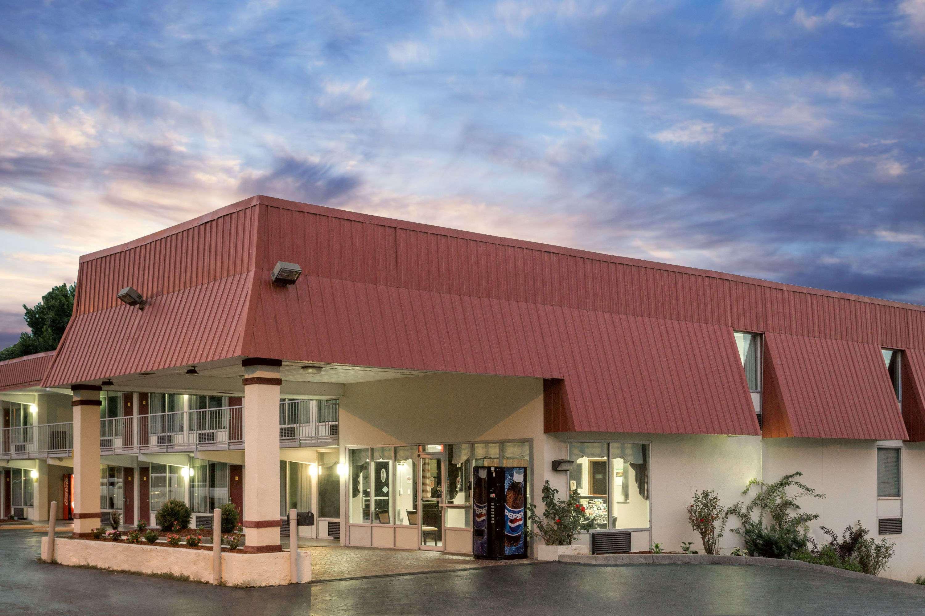Super 8 By Wyndham Kingsport /I-81 Motel Exterior photo