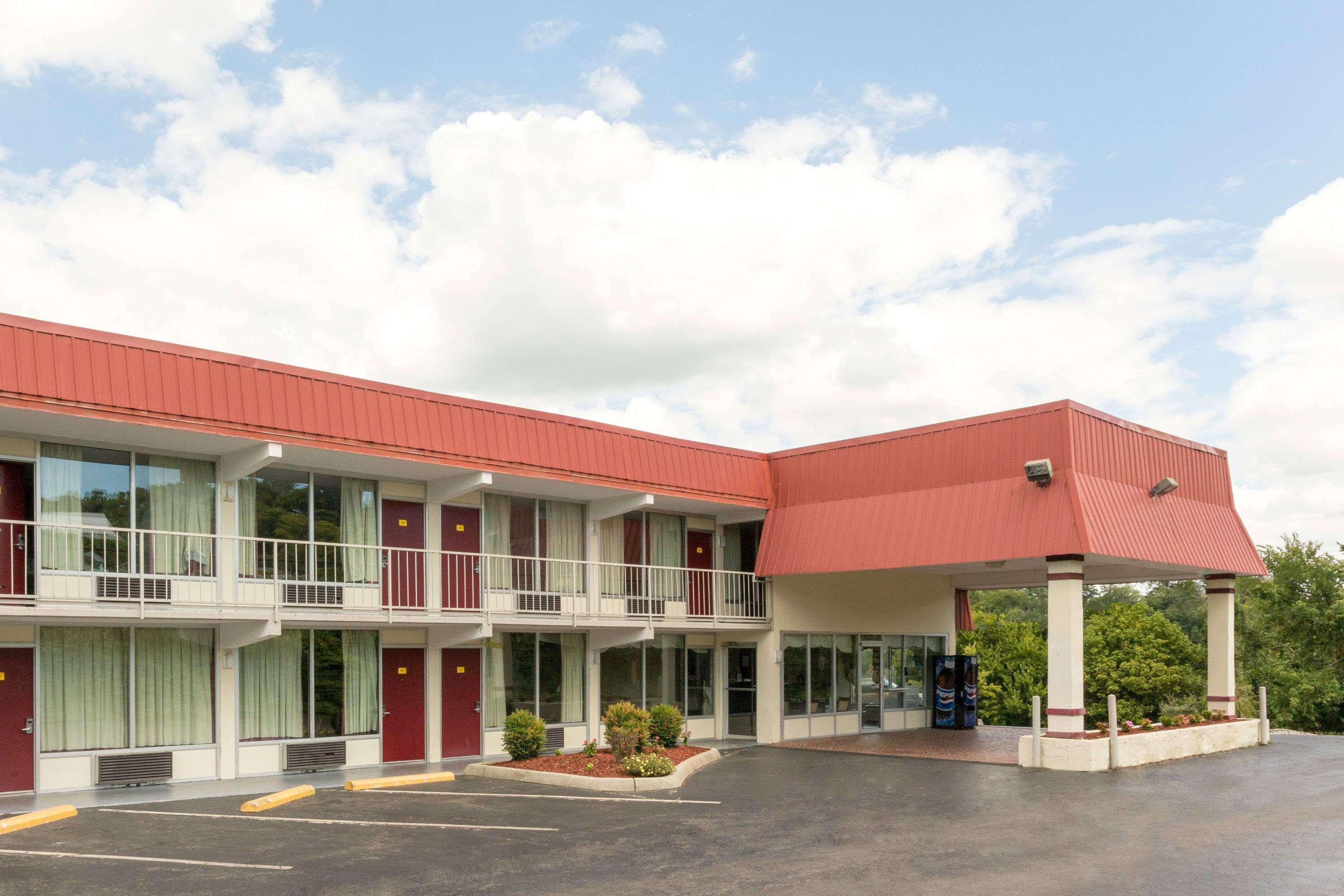 Super 8 By Wyndham Kingsport /I-81 Motel Exterior photo