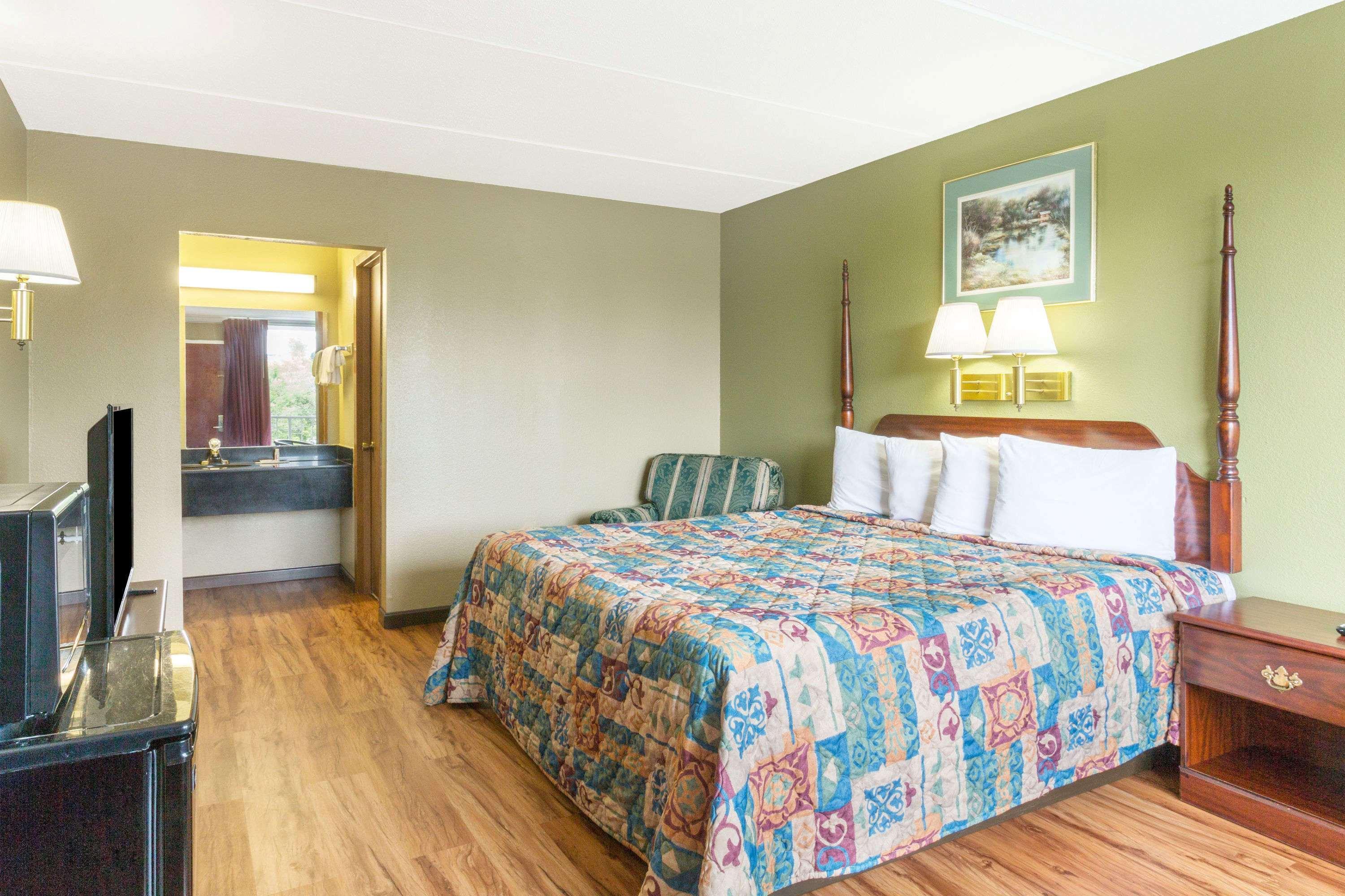 Super 8 By Wyndham Kingsport /I-81 Motel Exterior photo